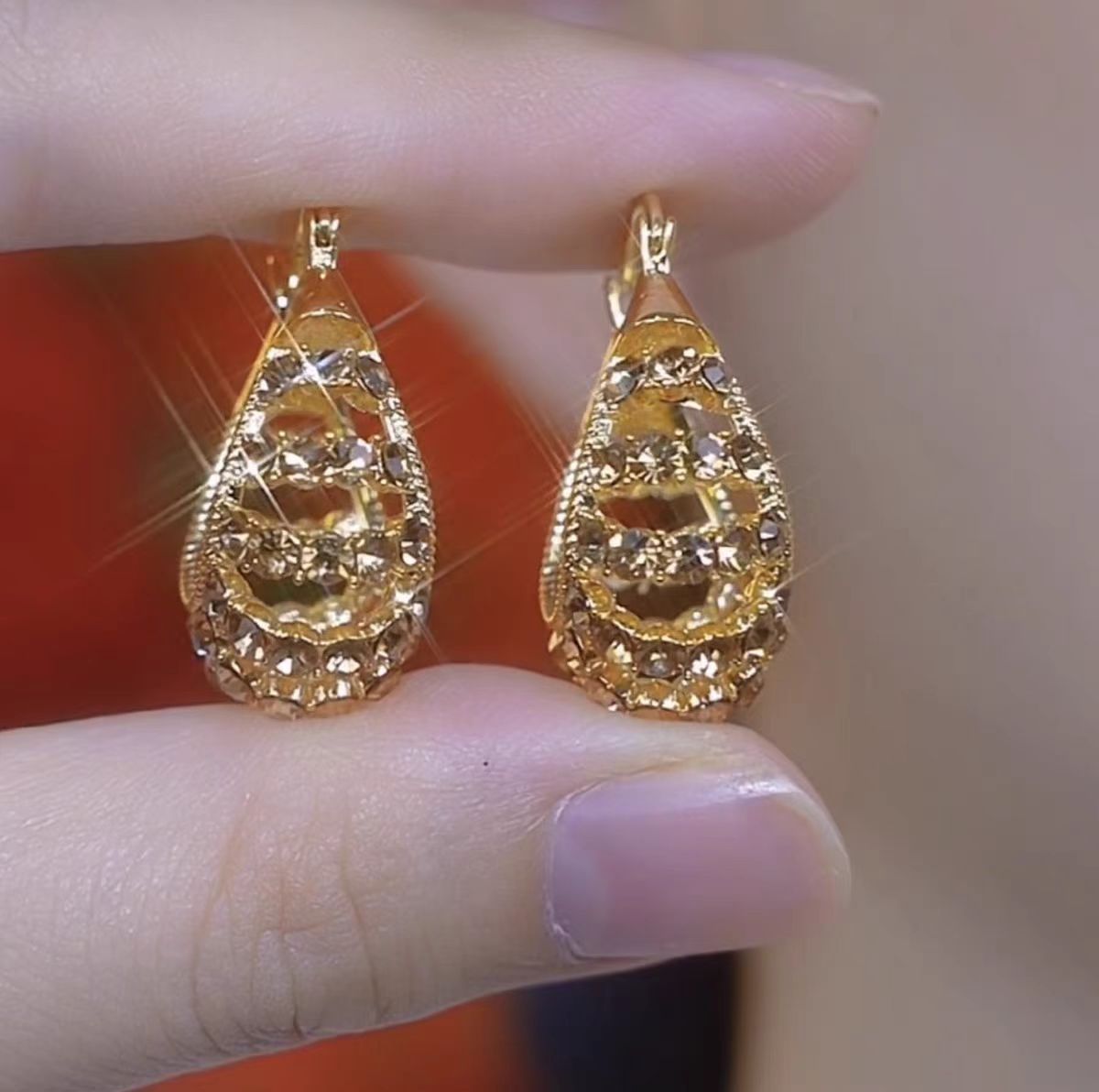 Women's Flash Brown Diamond Studded Hollow Ear Light Luxury Earrings