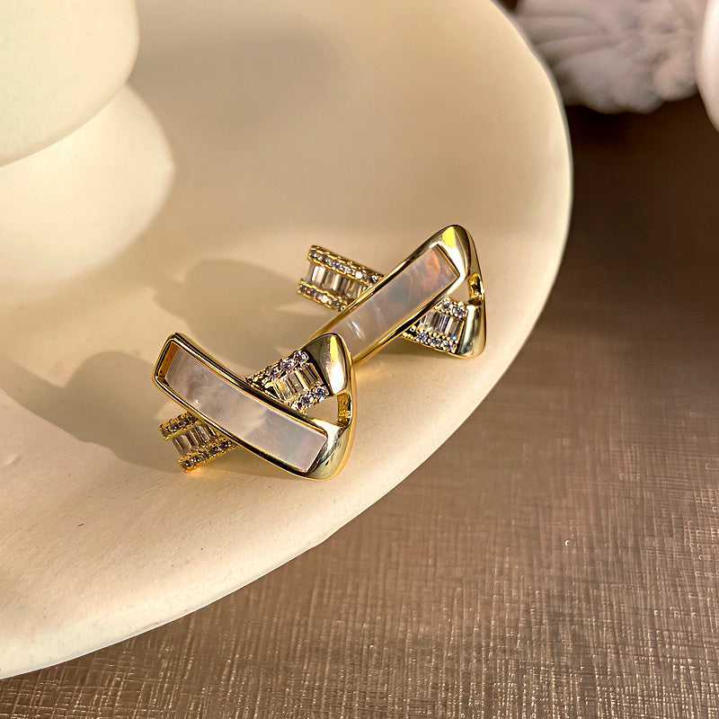 Entry Lux Style Cross Fritillary Zircon Earrings
