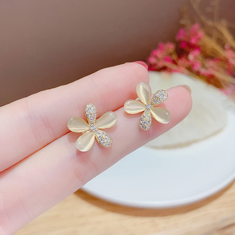 High-grade Female Niche Vintage Pearl Flower Elegant Earrings
