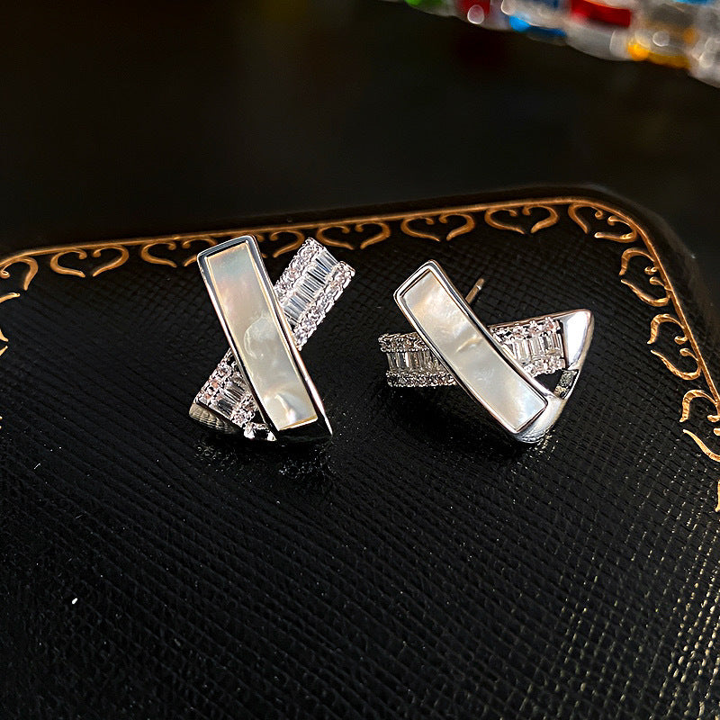 Entry Lux Style Cross Fritillary Zircon Earrings