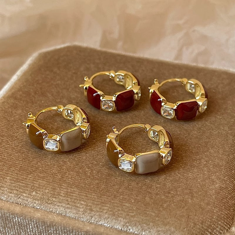 Women's White Eardrop High-grade Unique Retro Ear Earrings