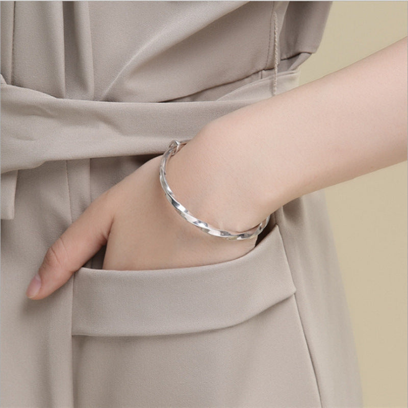 Women's Glossy Twisted Retro Twist Fashion Jewelry Bracelets
