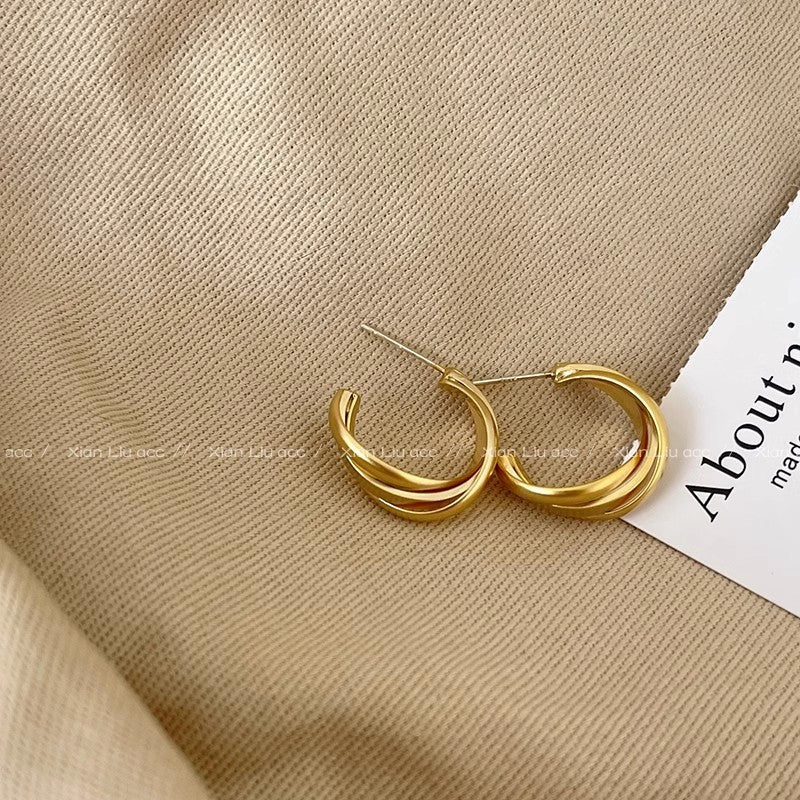 Women's Retro Geometric Twist Trendy Beautiful Circle Earrings