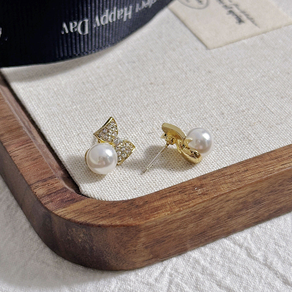 Women's Pearl Fashion High-grade Summer Ear Light Earrings