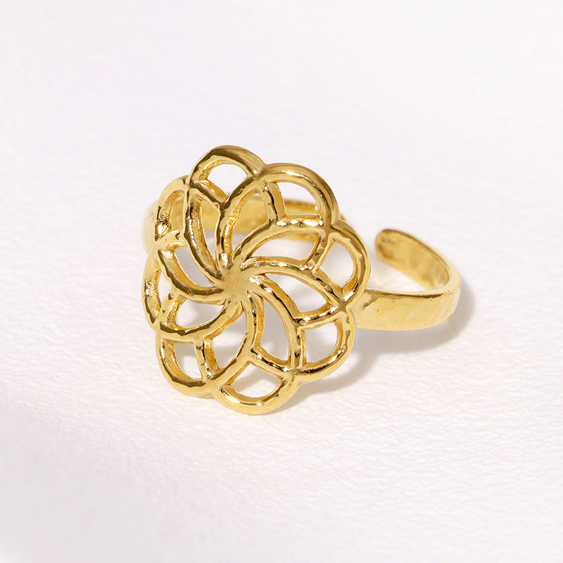 Flower-shaped Stainless Steel Gold-plated Simple Sweet Rings