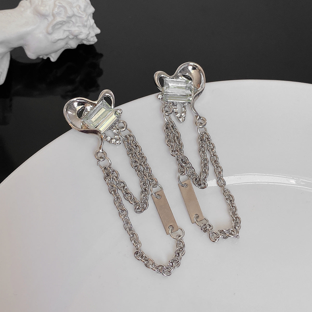 High-grade Female Niche Vintage Pearl Flower Elegant Earrings