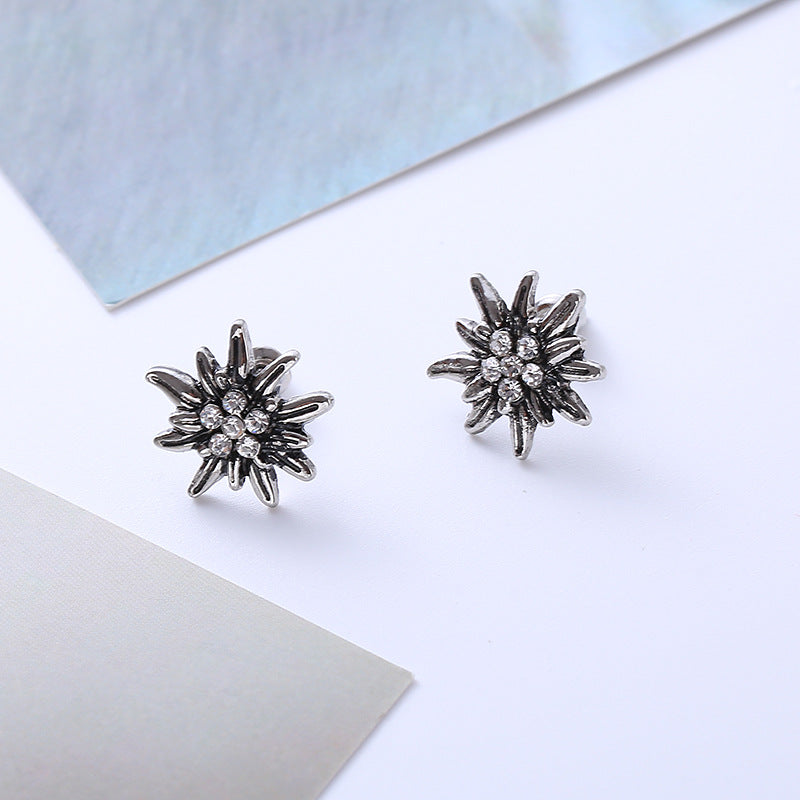 Women's Winter High-grade Edelweiss Vintage Light Luxury Rings