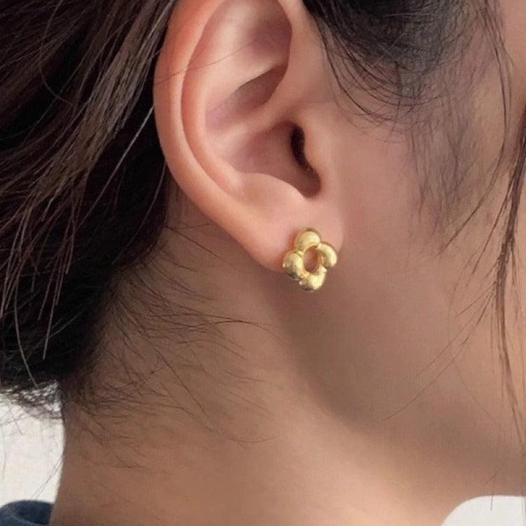 Women's Flower For Exquisite Fashion Temperamental Minority Titanium Earrings