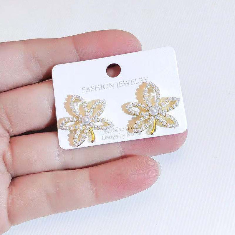 High-grade Female Niche Vintage Pearl Flower Elegant Earrings