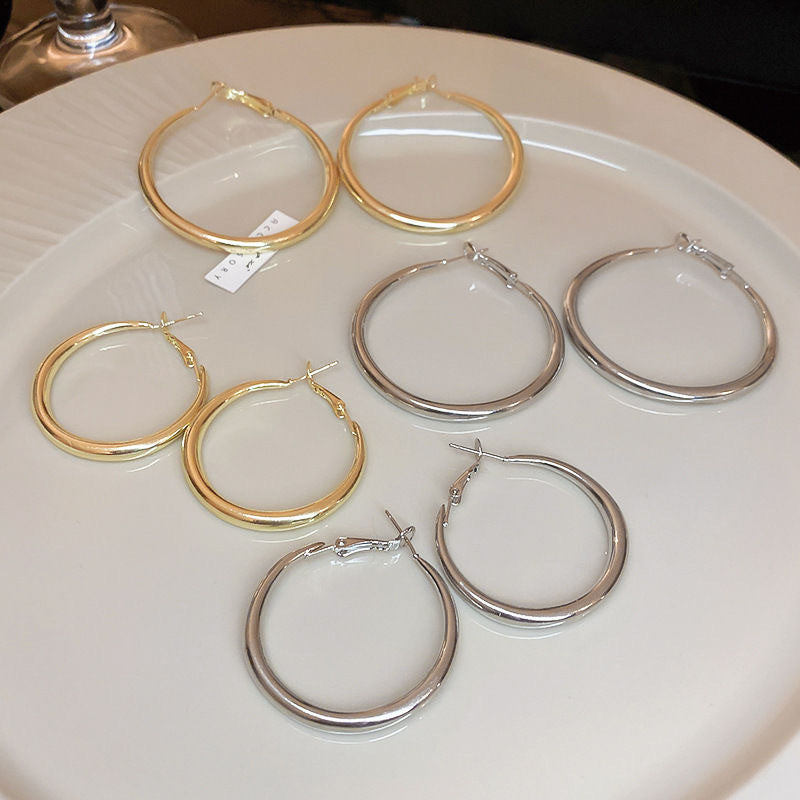 Women's Needle Simple Round Metal Design Fashionable Earrings