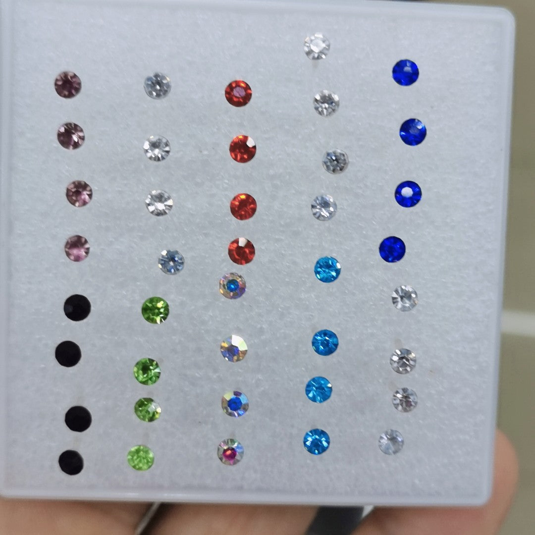 Plastic Needle Rhinestone Boxed Stall Small Earrings