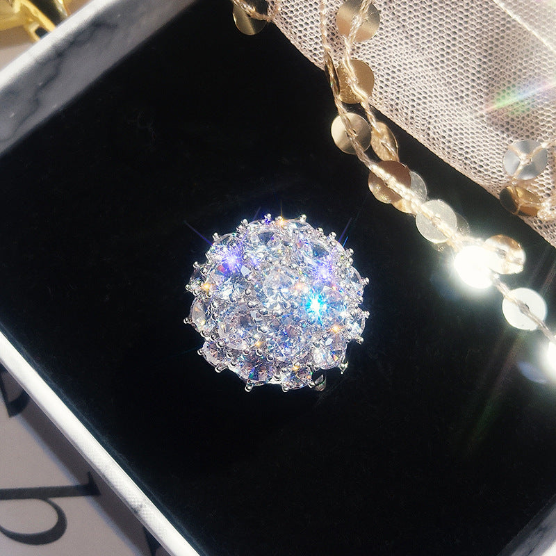 Full Diamond Round Super Flash Zircon Banquet Engagement Ring