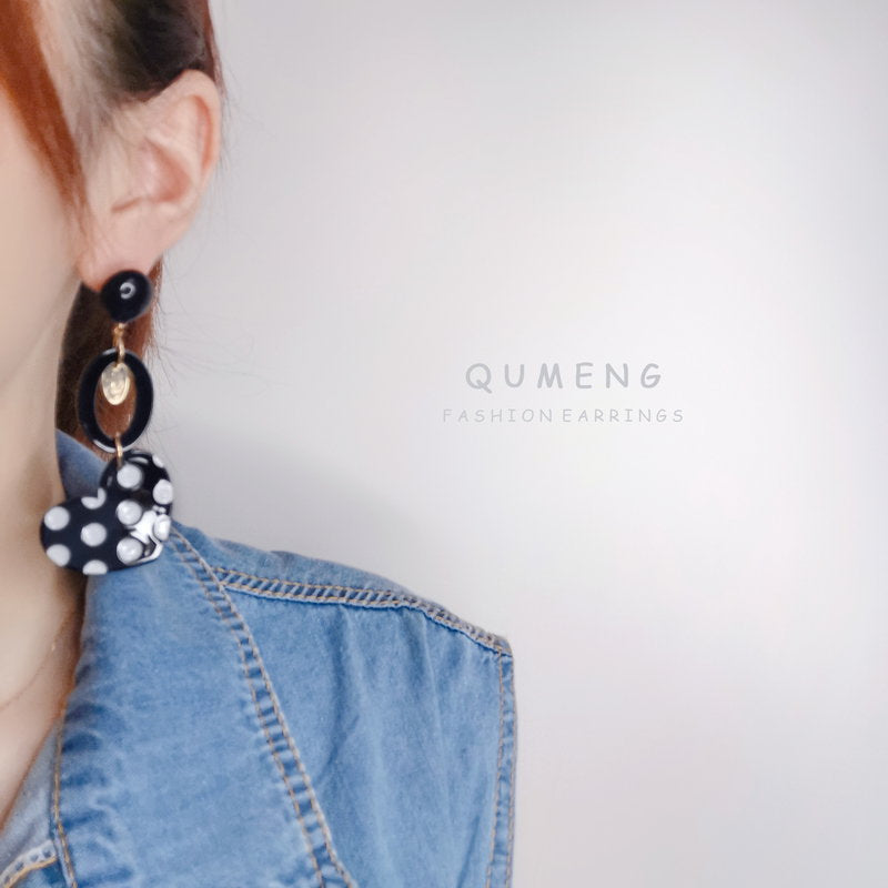 Refined Long Small Heart Black White Polka Dot Simple Stud Earrings