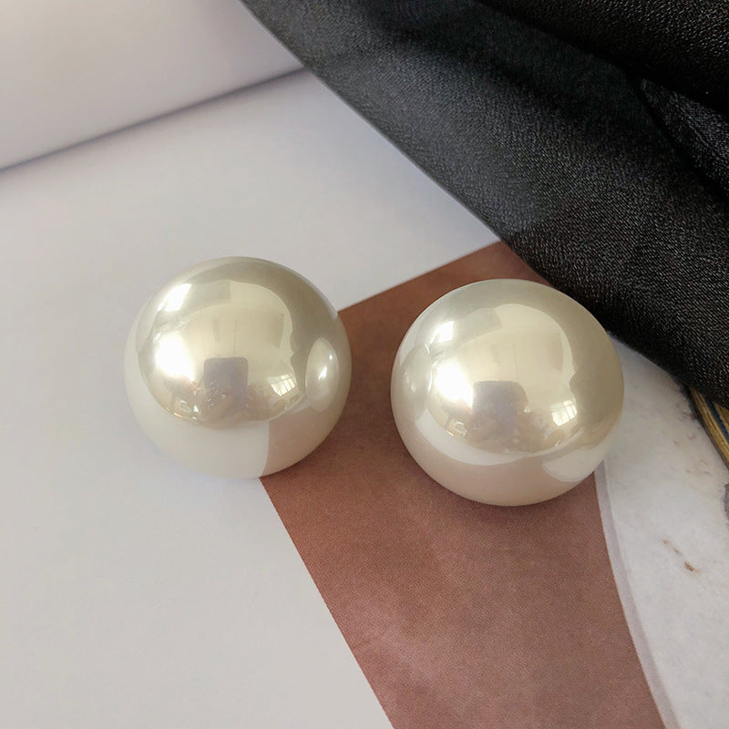 Cold Style Elegance Retro Pearl Exaggerated Stud Earrings
