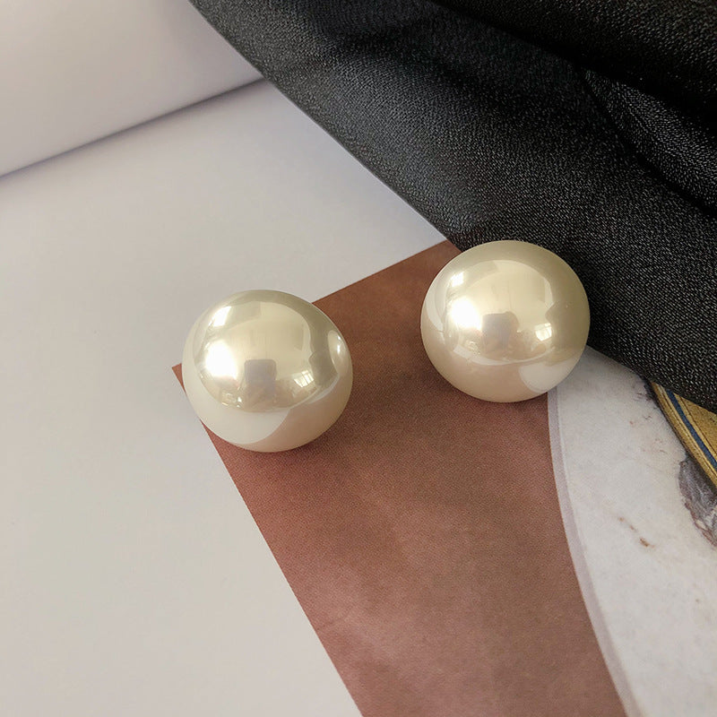Cold Style Elegance Retro Pearl Exaggerated Stud Earrings