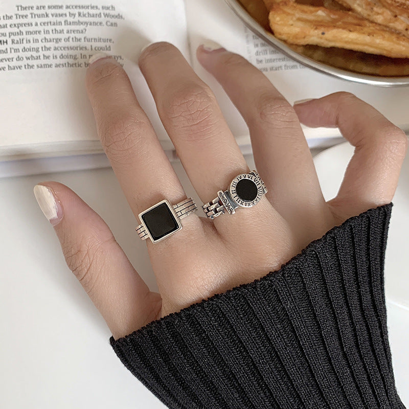 Women's Black Geometric Fashionable Elegant Roman Digital Rings