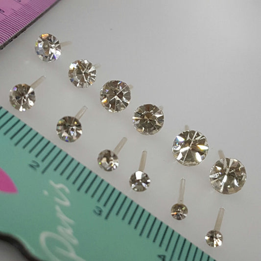 Plastic Needle Rhinestone Boxed Stall Small Earrings