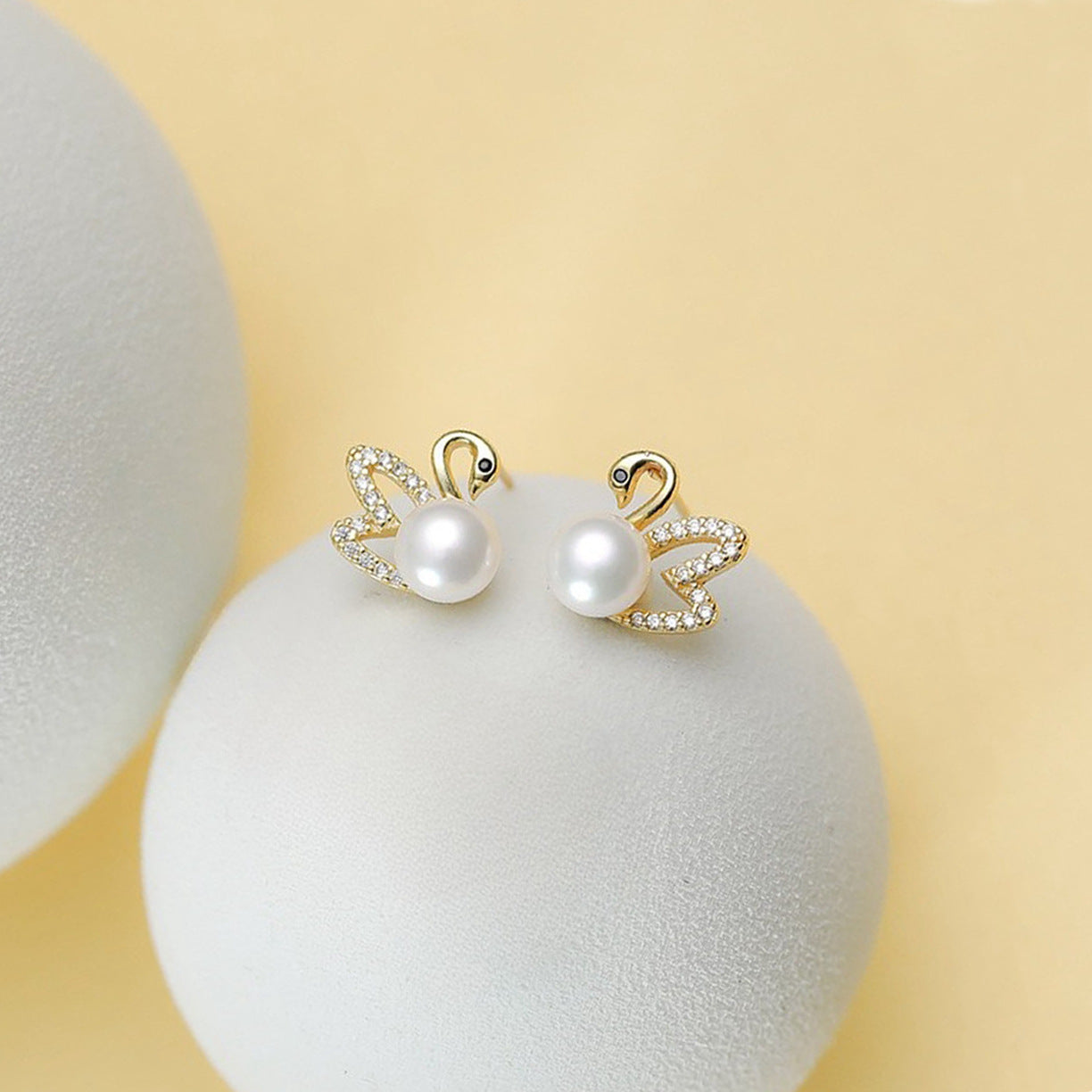 Women's Pearl Ear High-grade Square Simple Temperament Stud Earrings