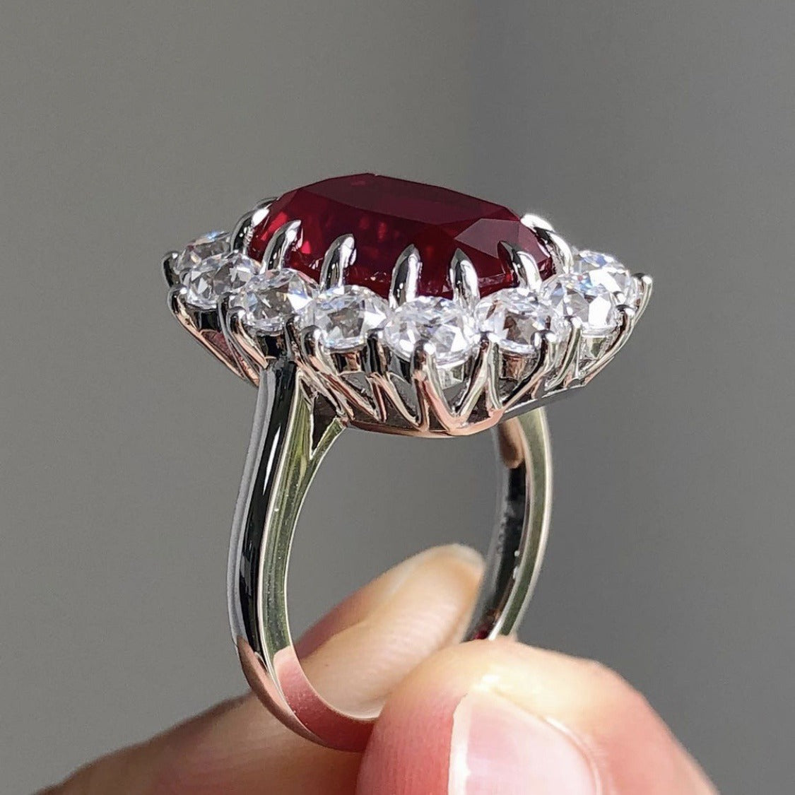 Women's Charming Ruby Classic Inlaid Zircon Rings