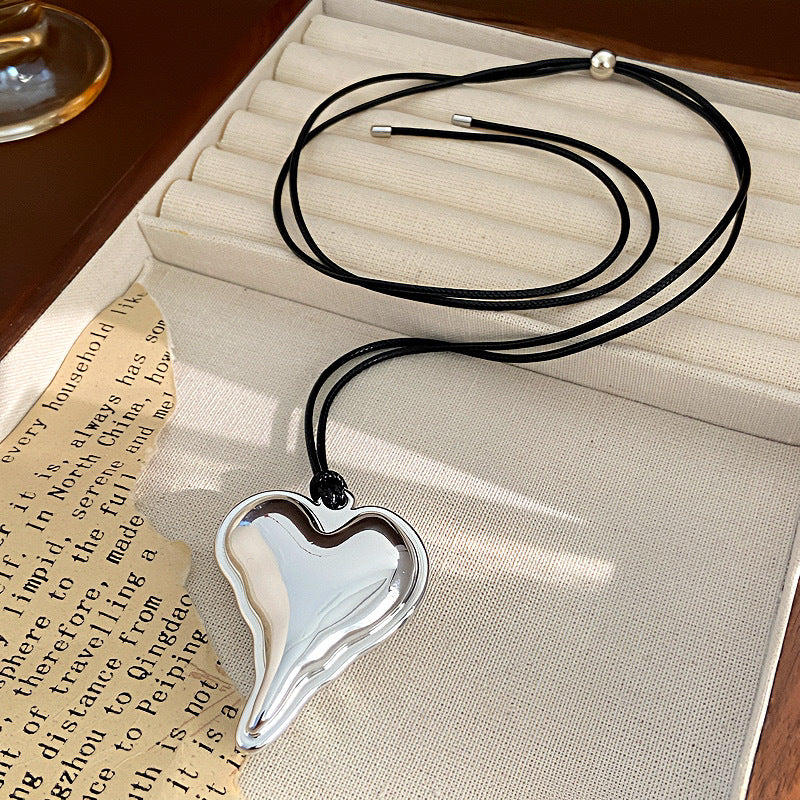 Women's Simple Free Knotted Pointed Heart Design Retro Fashion Necklaces