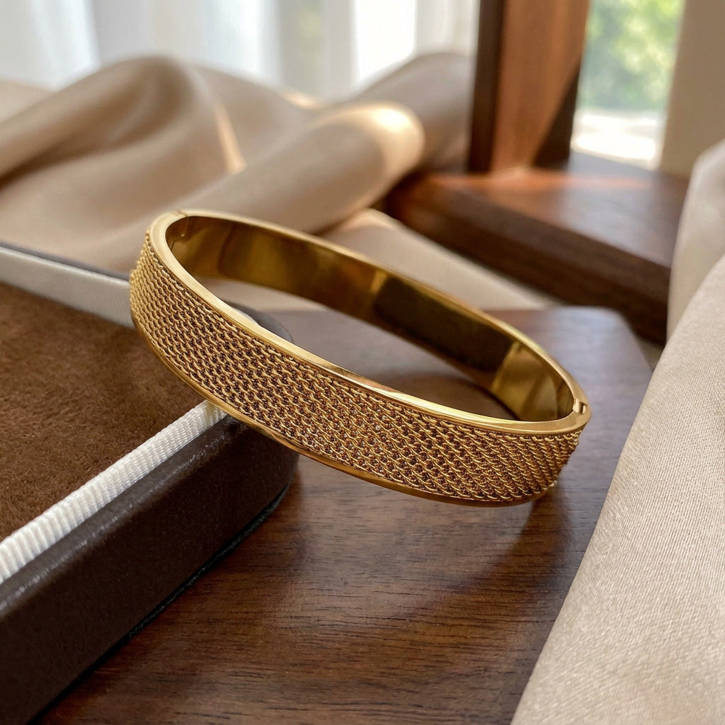 Women's Fashionable Mesh Stainless Steel Simple Vacuum Electroplating Bracelet