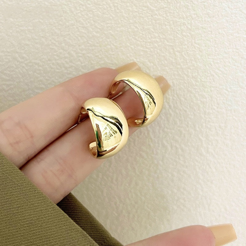 Metal Sense Wide Face Word Ear Rings