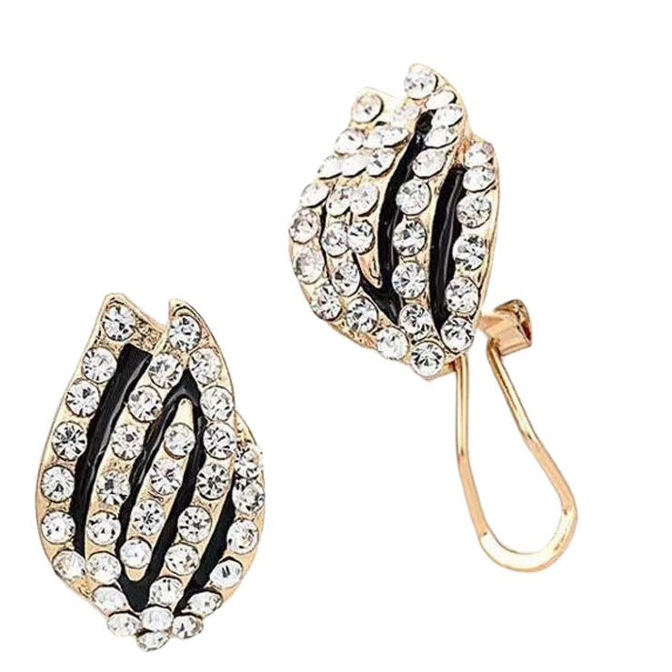 Women's Black Flower Simple Small Indifference Trend Graceful Stud Earrings
