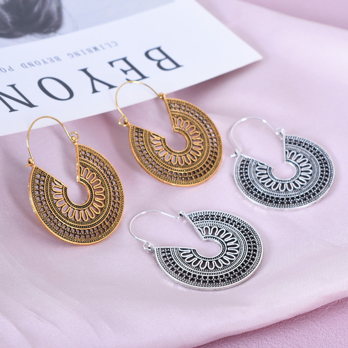 Retro Eye-catching Hollow Pattern Totem Vintage Earrings