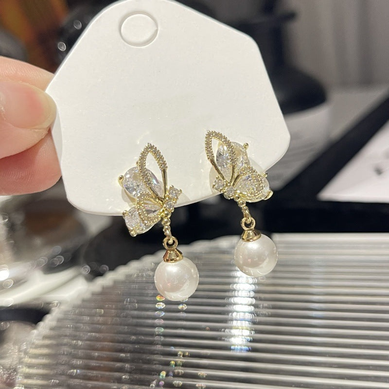 Butterfly Sier Gray Pearl Refined Grace Earrings