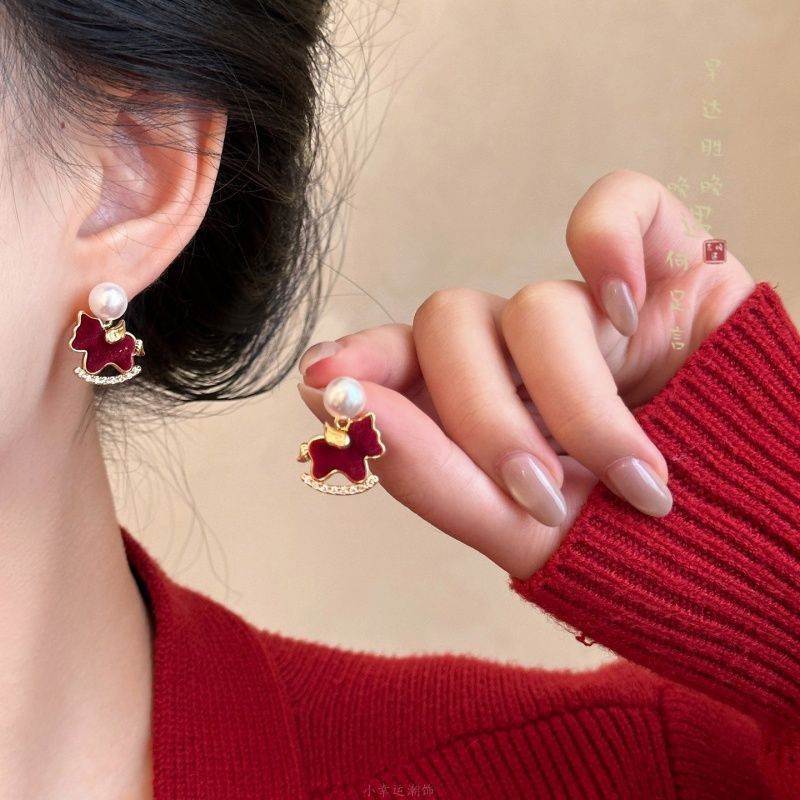 Needle High-grade Flocking Pony Pearl Retro Earrings
