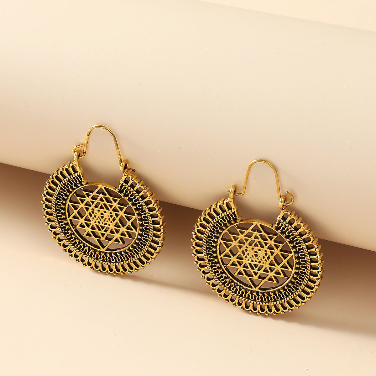 Carved Female Temperament Alloy Geometric Ear Clip Earrings