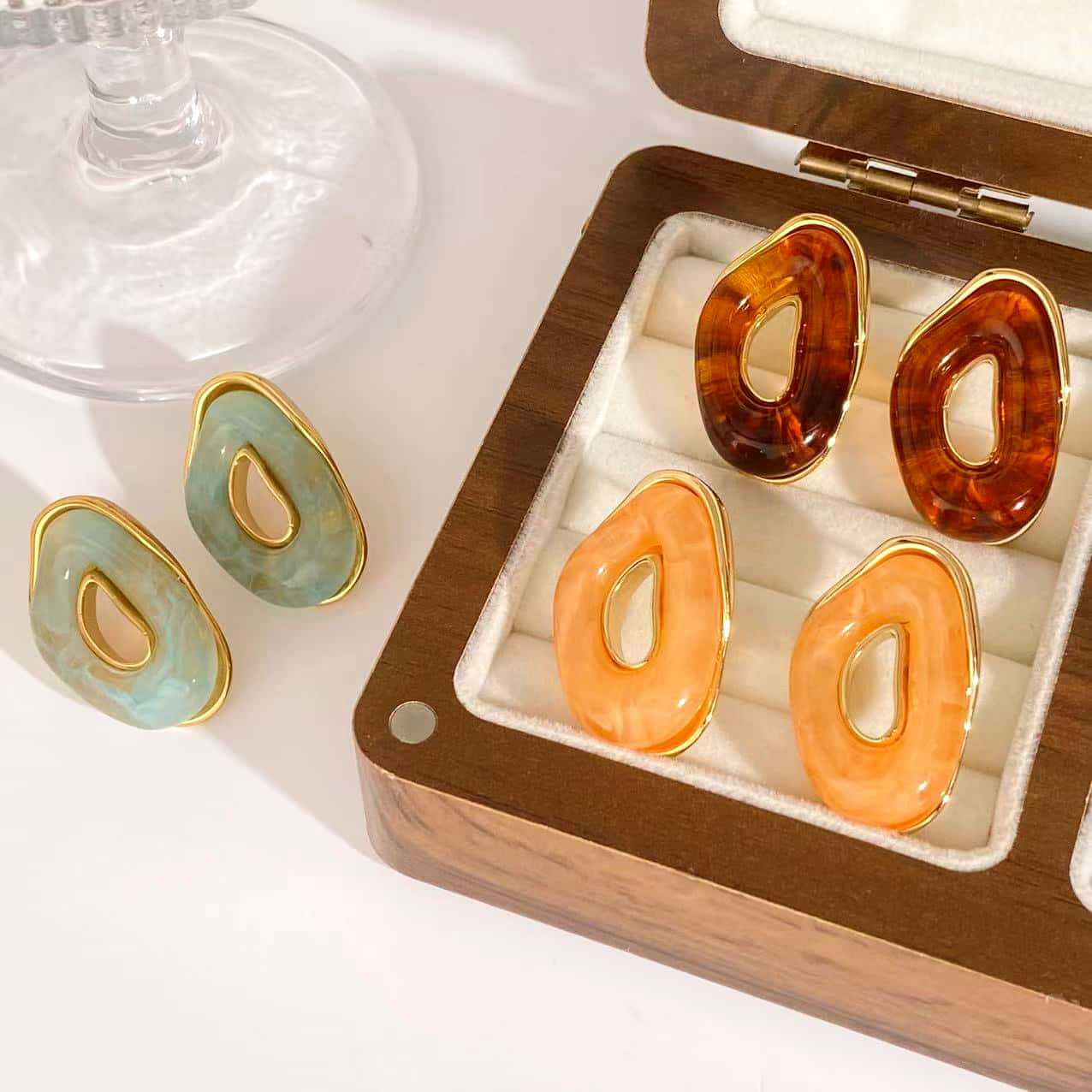 Women's Retro Irregular Niche Design Color Resin Light Luxury Temperament Rings