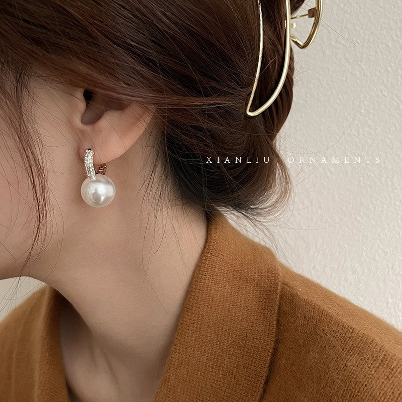 Cold Style Elegance Retro Pearl Exaggerated Stud Earrings