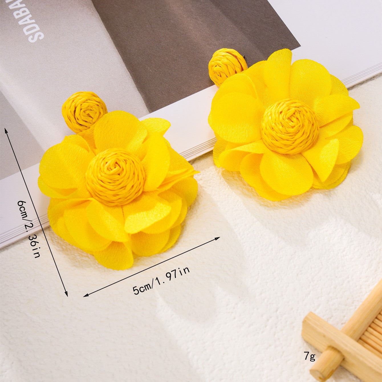 Women's High-grade Sweet Flowers Raffia Fashion Hand-knitted Earrings