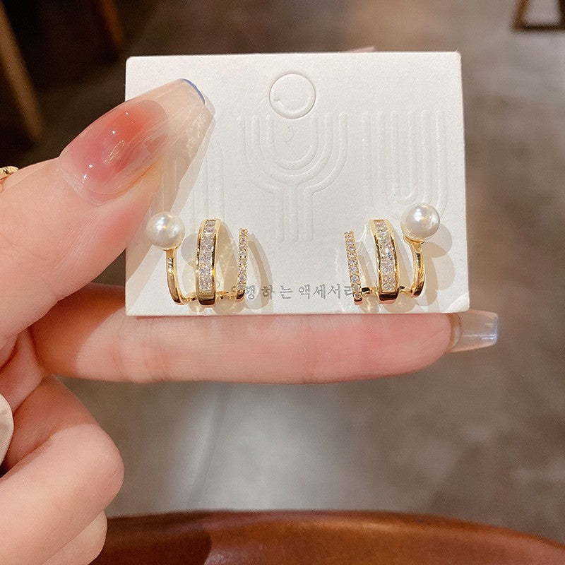 Women's Needle Light Luxury Hot Pearl Elegance Retro Flashing Earrings