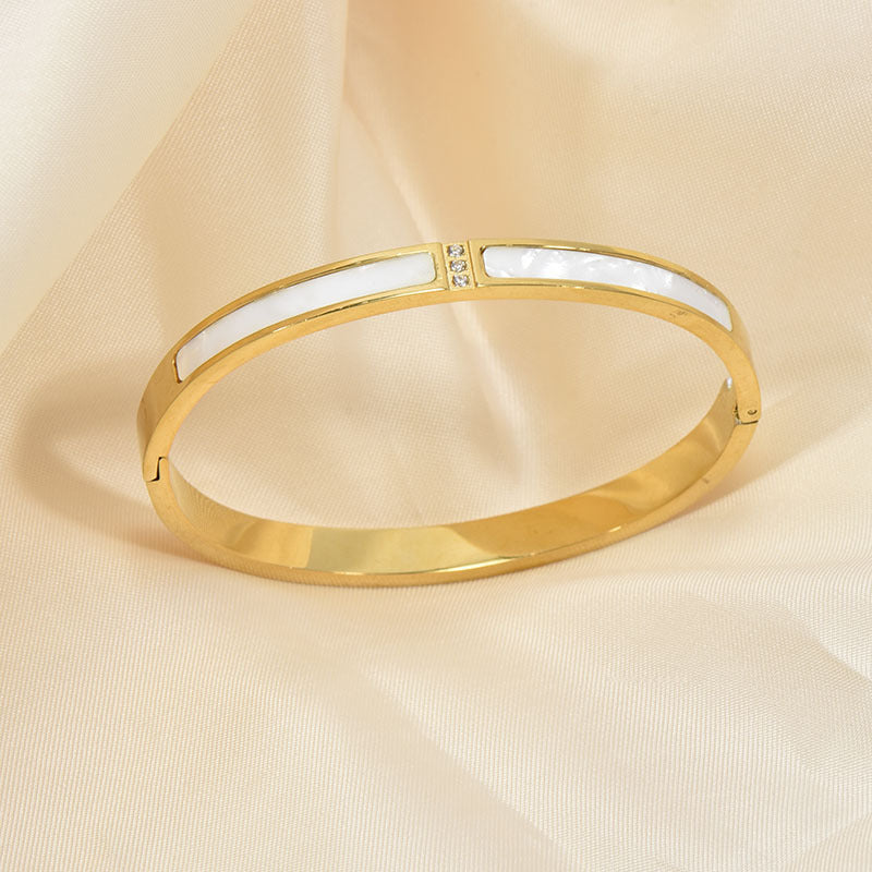 Women's Three Diamond White Shell Titanium Steel Gold-plated Light Bracelet