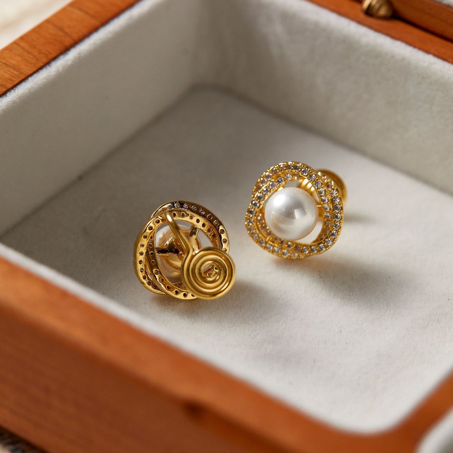 Women's Painless Pearl Mosquito Coil Ear Clip Earrings