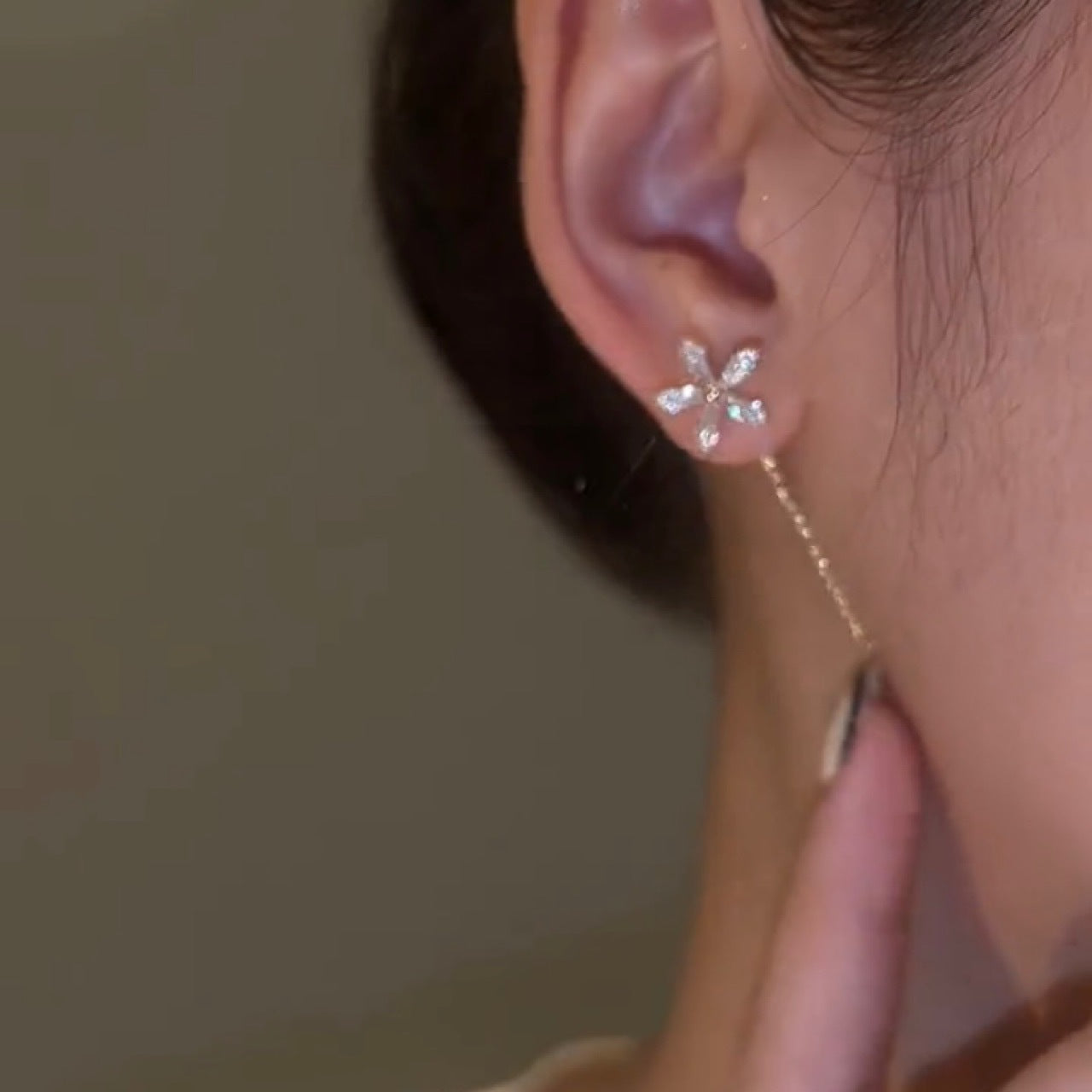 Women's Personalized Flower Tassel Mid-length Eardrops Rings