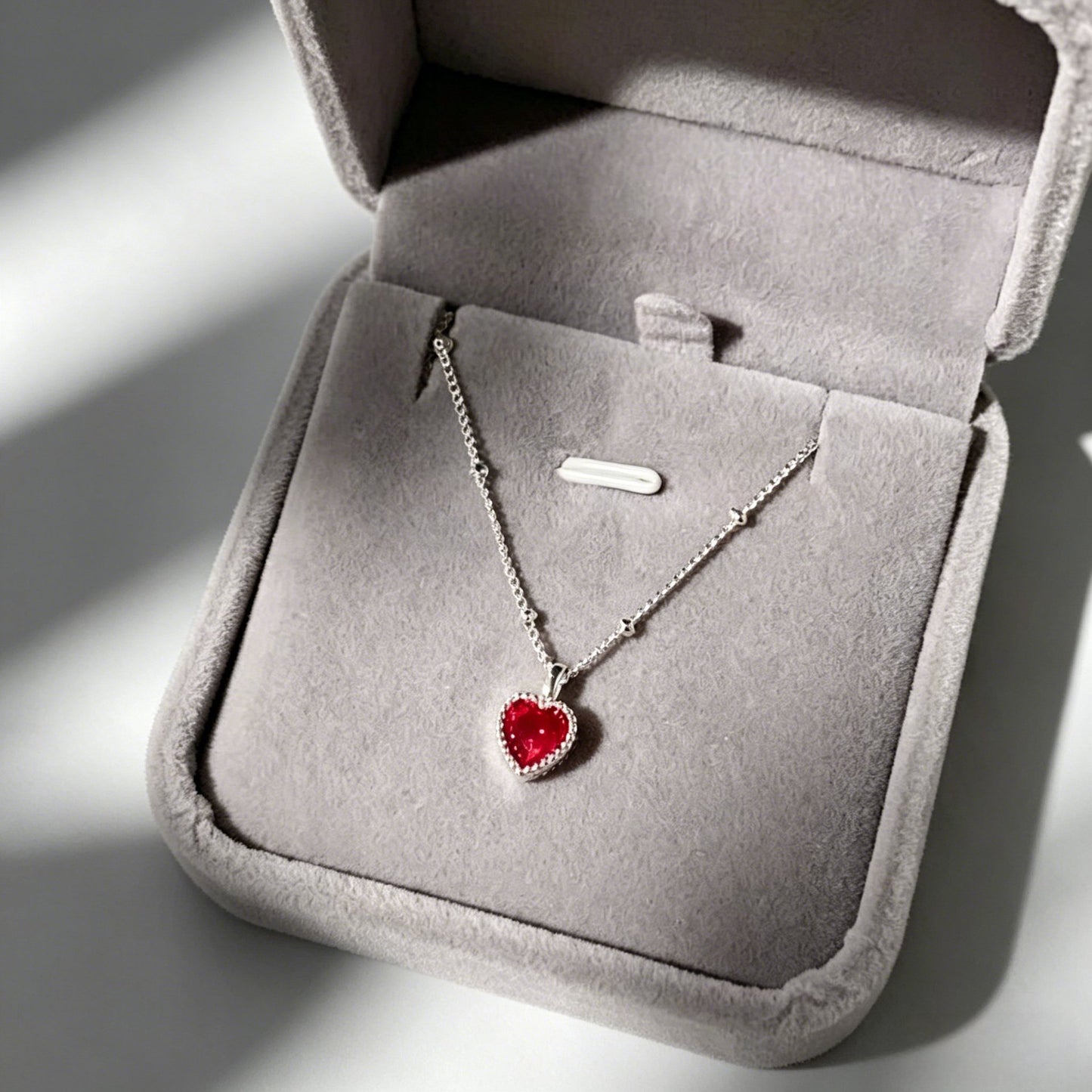Mini Peach Heart Simple High Sense Red Corundum Love Gem Necklace