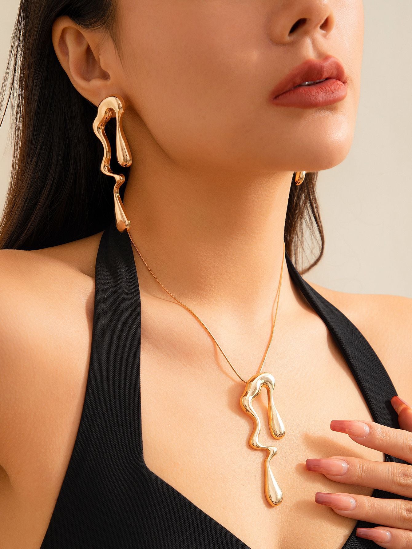Ornament Liquid Design Sweet Cool Metallic Necklaces