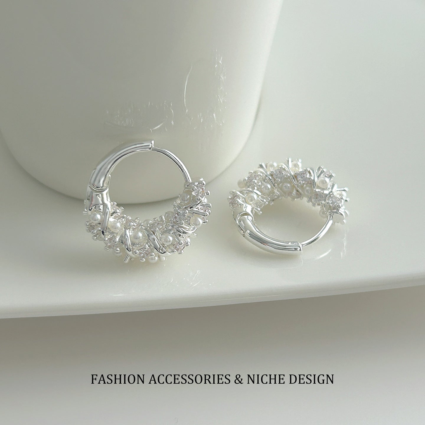 Women's Interwoven Ear Clip Design Sense Small Refined Grace Stud Earrings