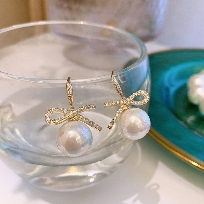 Women's Needle Light Luxury Hot Pearl Elegance Retro Flashing Earrings