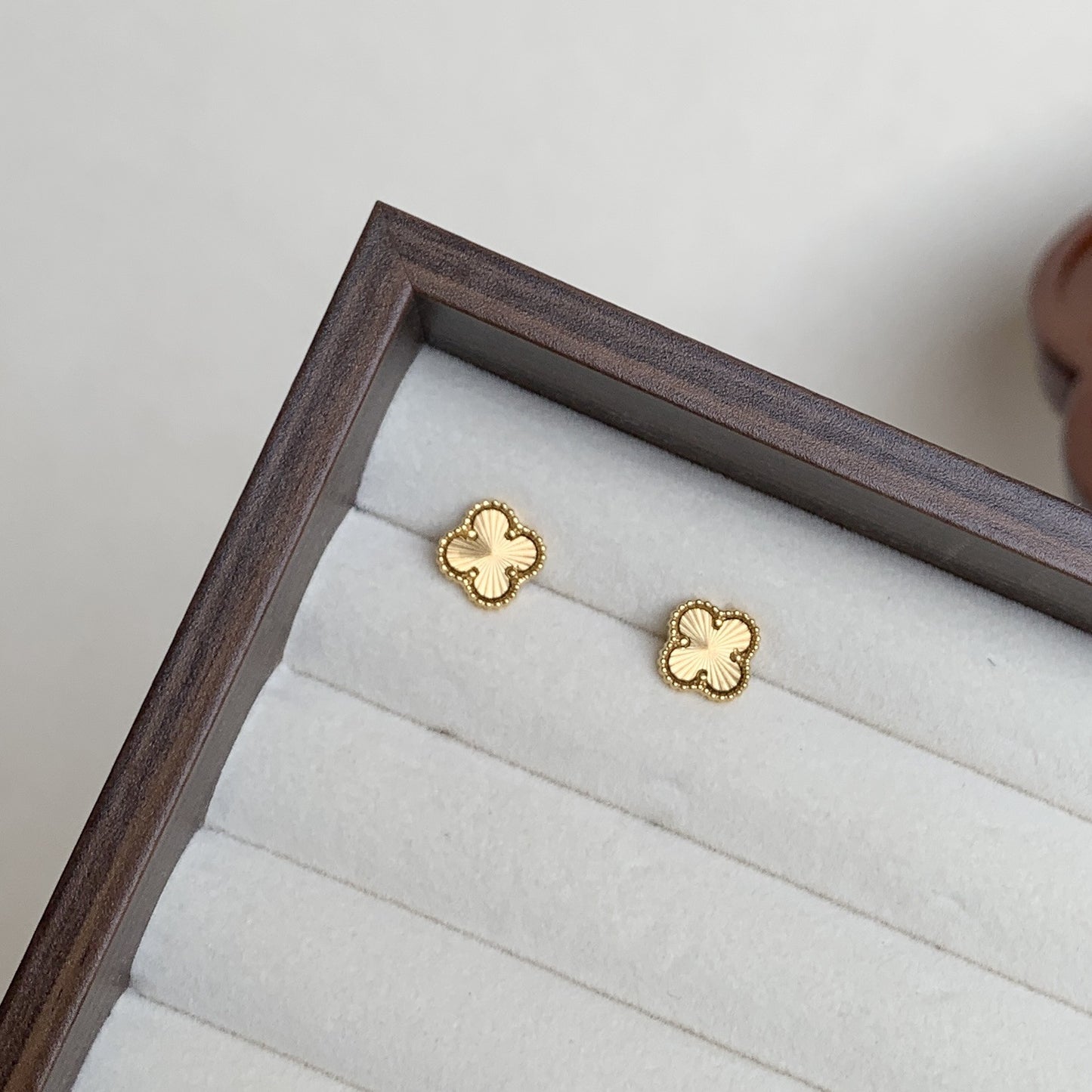 Balmain Delicate Small Clover Temperament Wild Niche Stud Earrings