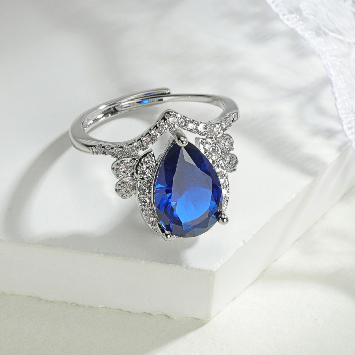 Fashion Crown High-grade Zircon Temperament Natural Rings