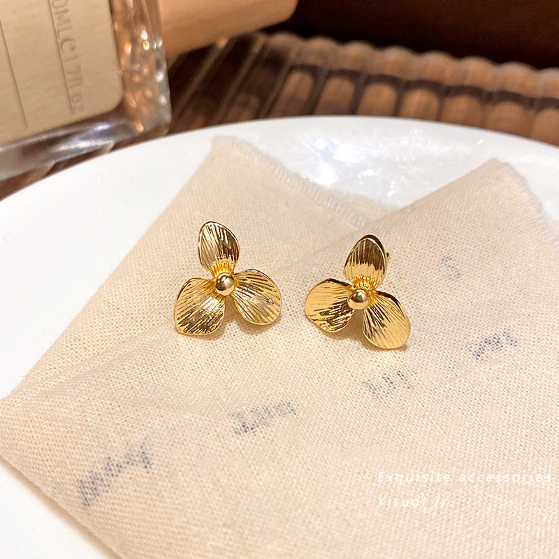 Women's Light Luxury Simplicity High-grade Metal Sense Petal Design Earrings