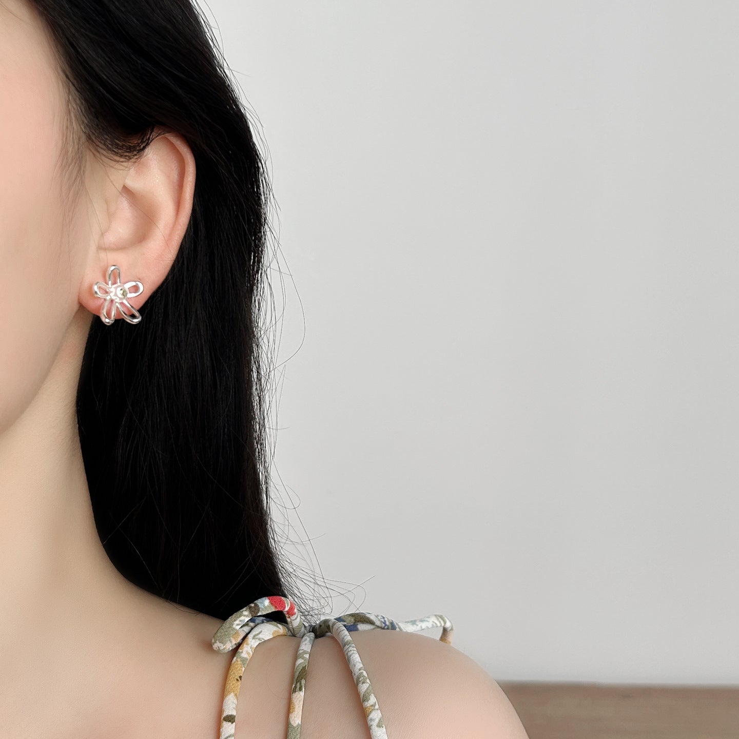Big Flower Ear Temperament Entry Lux Earrings