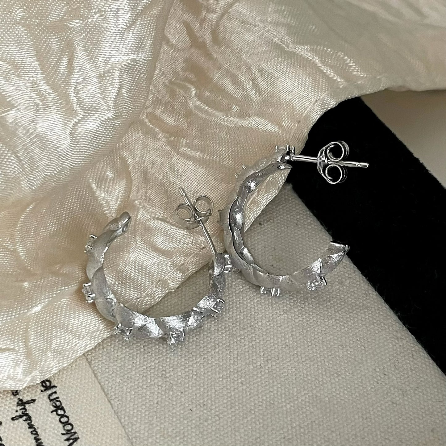 Sier Italian Brushed Twist Weave Old Earrings
