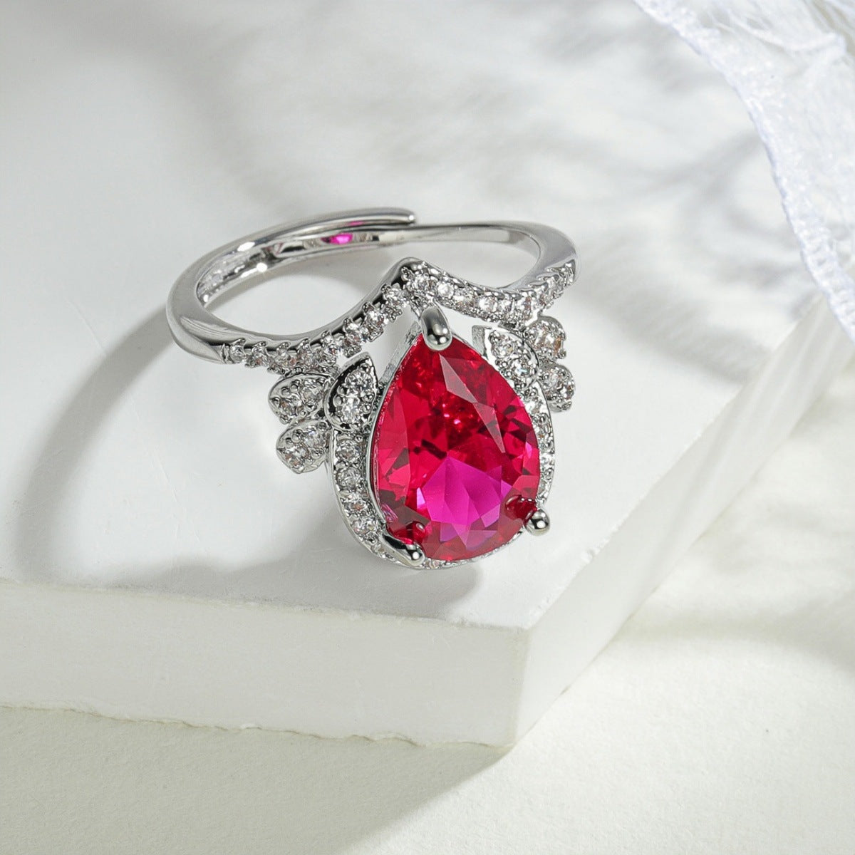 Fashion Crown High-grade Zircon Temperament Natural Rings