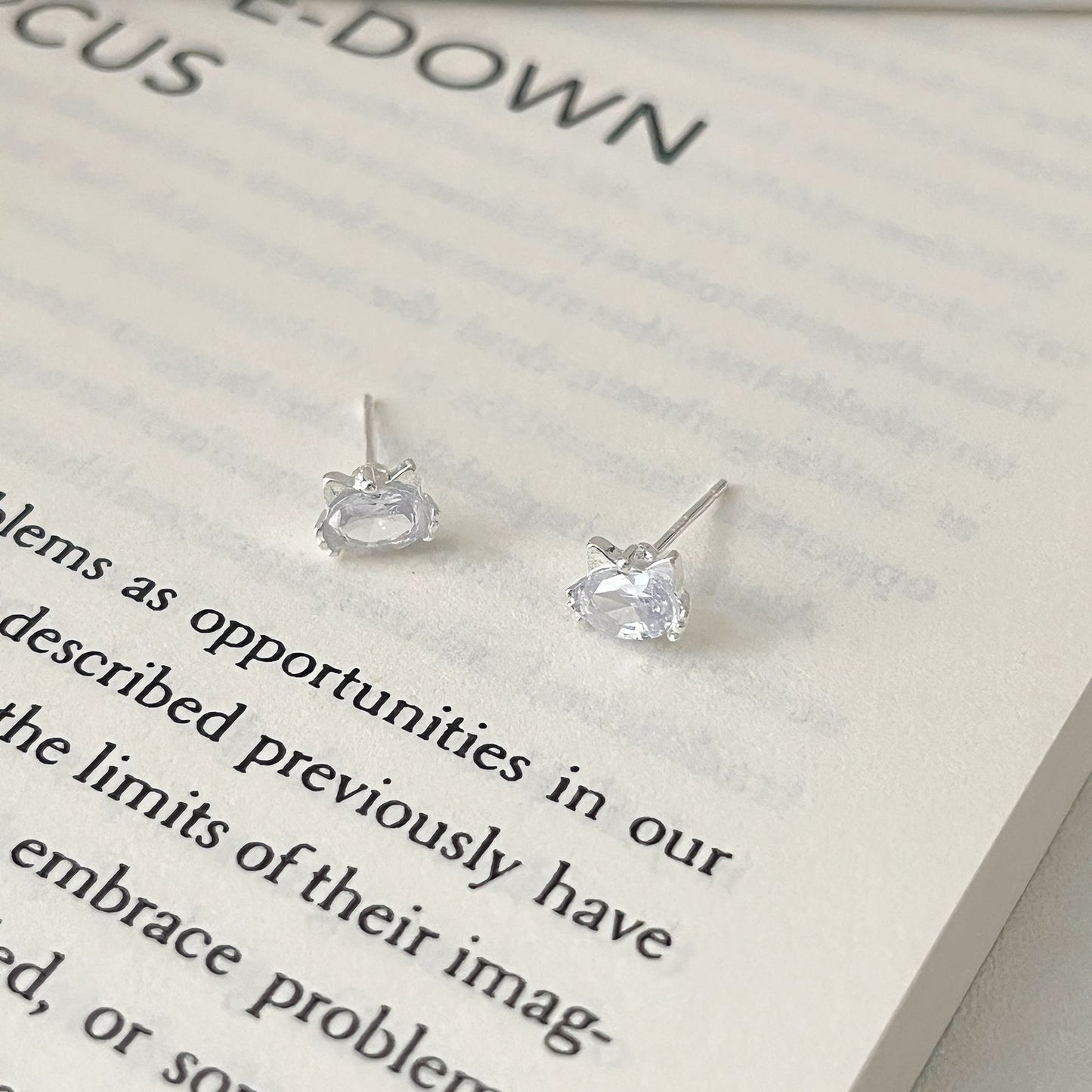 Cool Collection Female Zircon Temperament Live Earrings