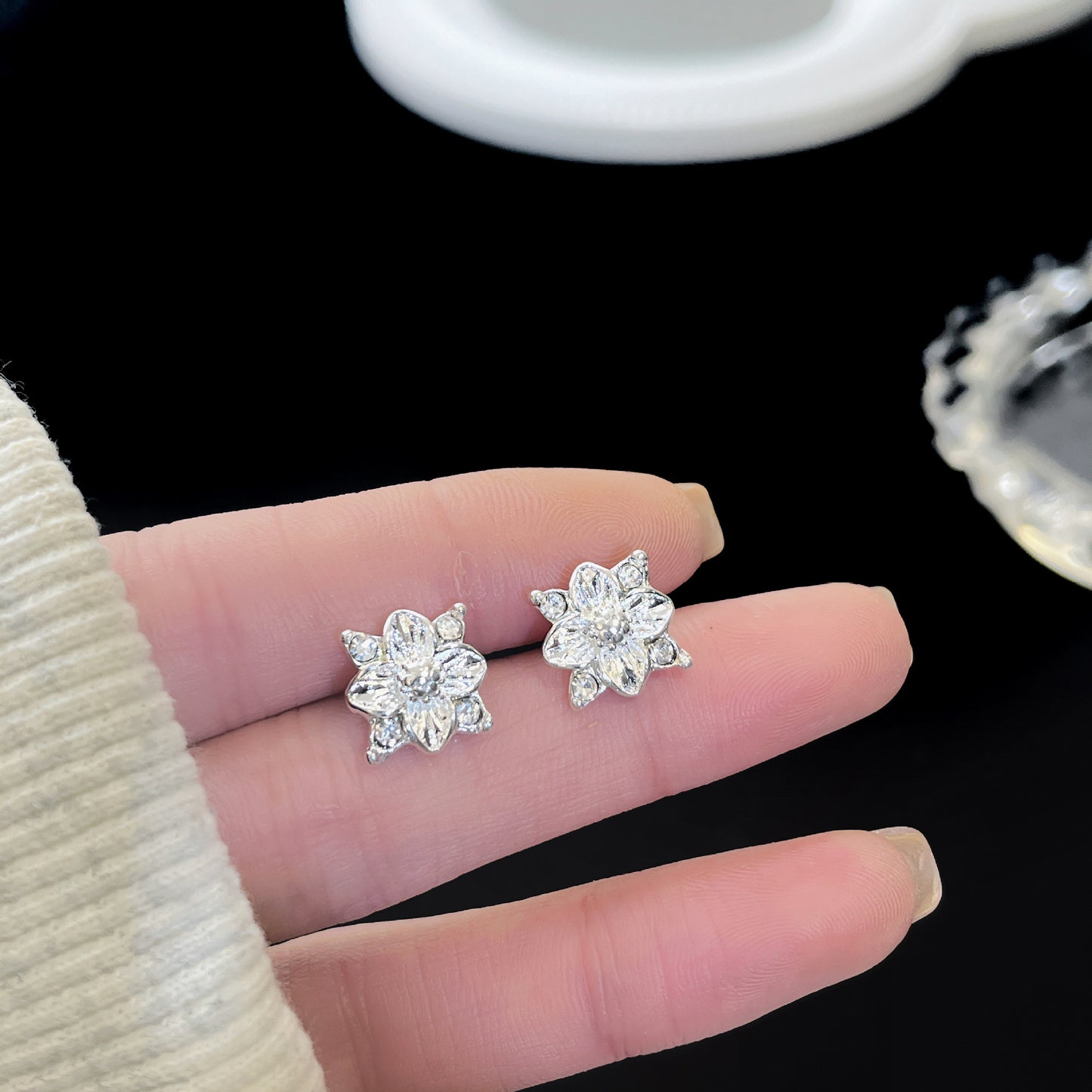 Cool Collection Female Zircon Temperament Live Earrings